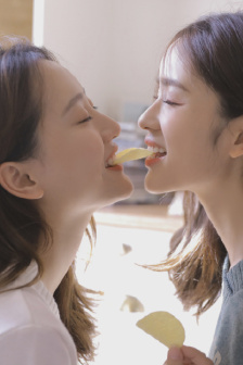 闪耀的她